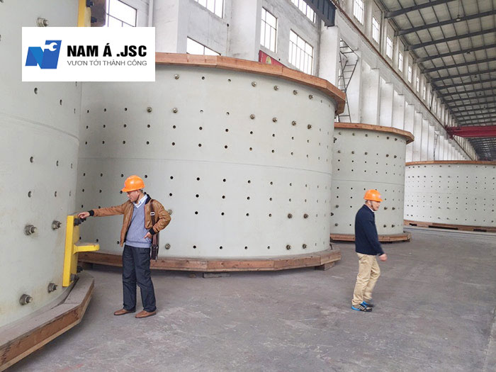 Khoanh lò máy nghiền tại nơi sản xuất, gia công